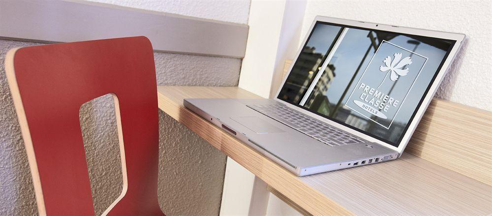 Premiere Classe Montreuil Экстерьер фото Dell Inspiron 15 5567
